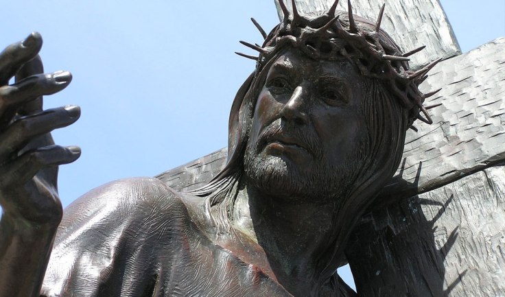 Jesus beckoning to us from the cross